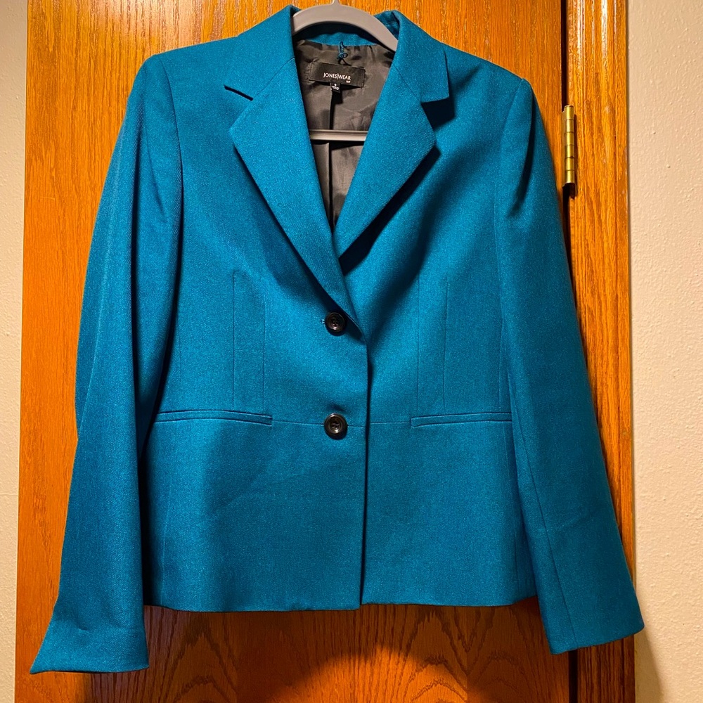 •JONES WEAR• Size 8 • Teal Blue Suit Coat